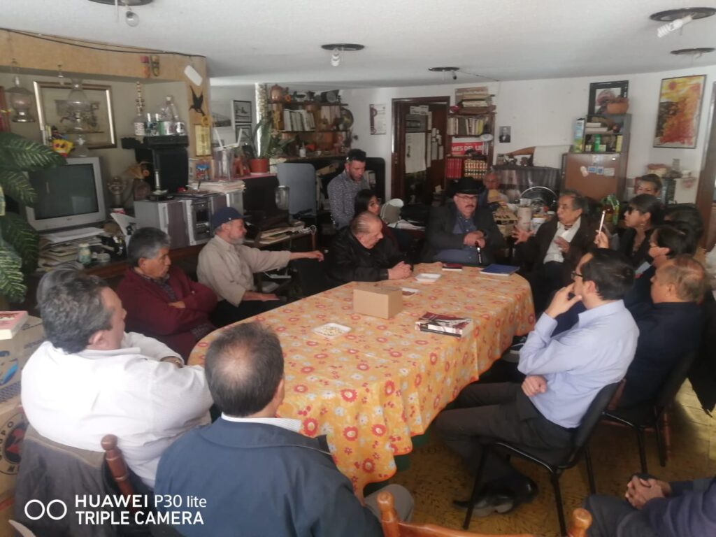 Escritores piden espacio.