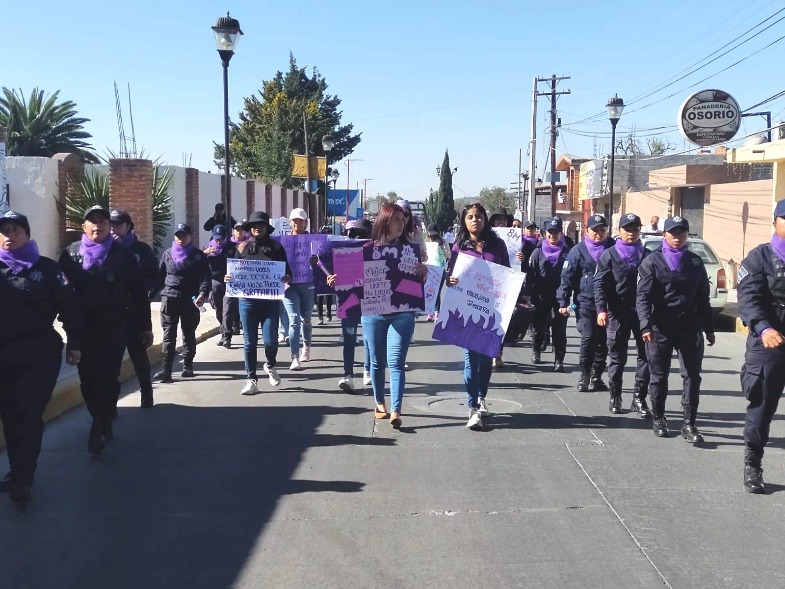 Marchan en calles de Zempoala por Día de la Mujer
