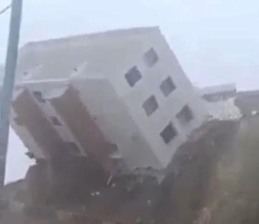 Segundo edificio de departamentos cae en Tijuana