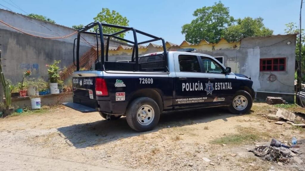 Muere familia en su auto al resguardarse del calor