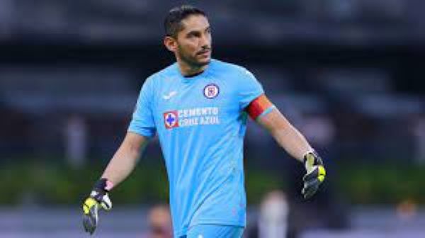 Chuy Corona deja al Cruz Azul y se convierte en Xolo