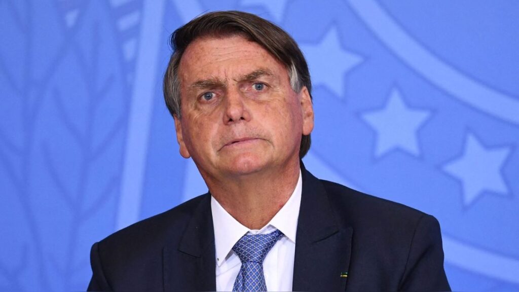 Por 8 años inhabilitan a Jair Bolsonaro