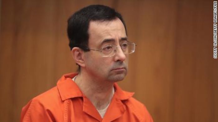 Apuñan en prisión a Larry Nassar, médico del equipo de gimnasia de EU