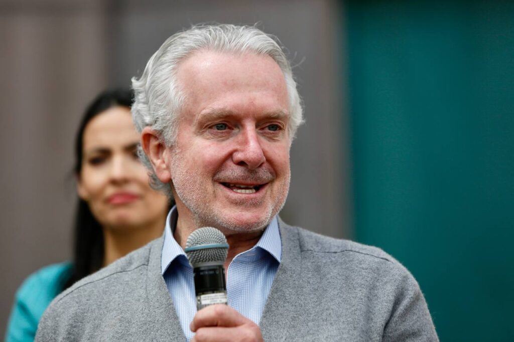 Creel dice que AMLO lo discrimina