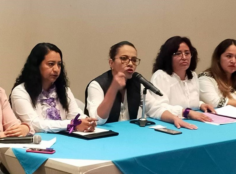 Renuncian al PRI Hidalgo un centenar de mujeres