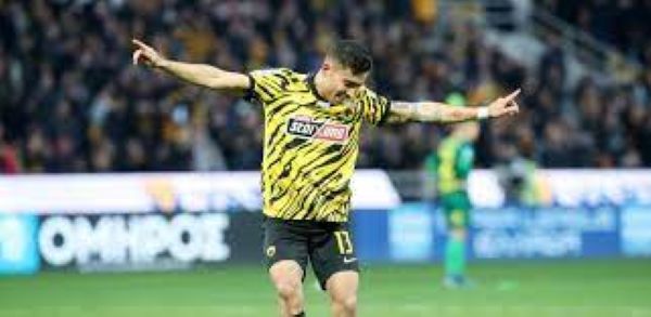 Orbelín Pineda se queda en el AEK de Atenas tras sr comprado.