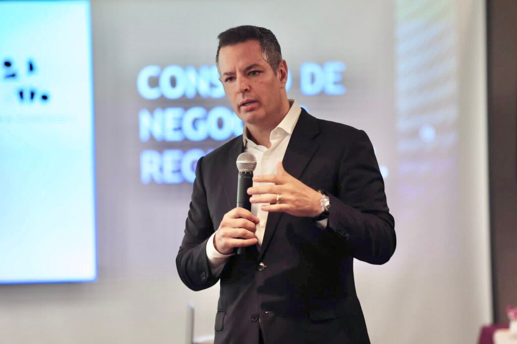 Alejandro Murat dice adiós al PRI