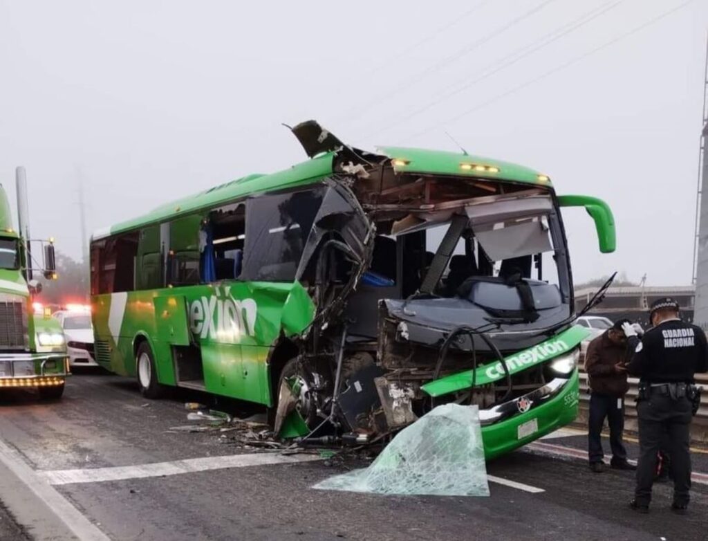Choque de camión en Tulancingo deja 4 heridos