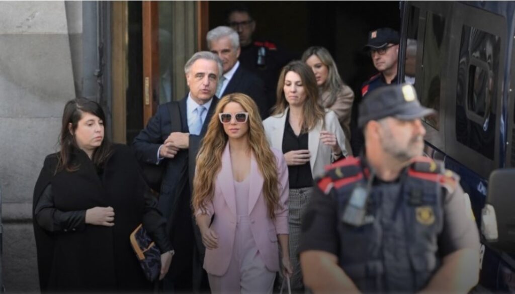 Shakira paga multa y evita ir a la cárcel en España