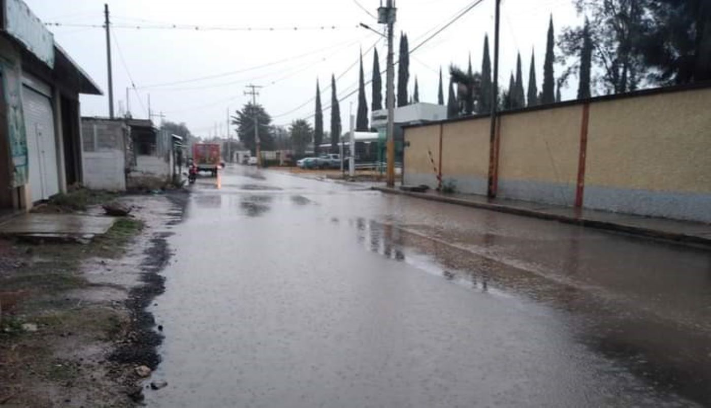 Fugas y encharcamientos por malas obras en Tezontepec