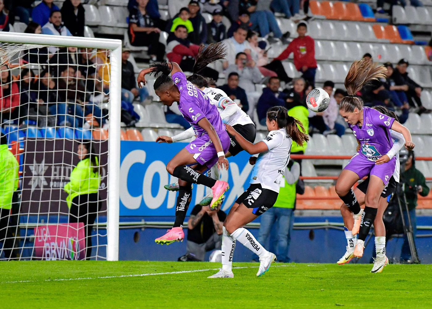 Tuzas arrasaron al Querétaro 4-1