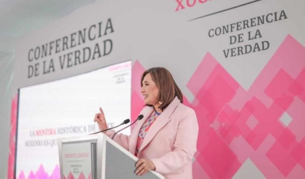 Gálvez Ruiz realiza su "mañanera" y llama inepto al equipo de AMLO