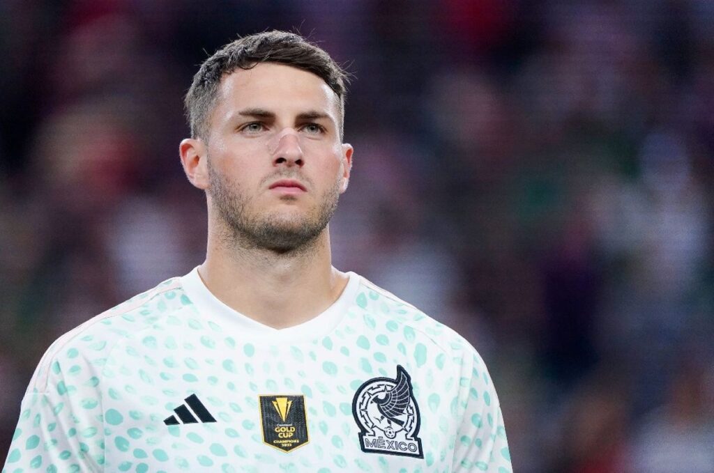 Santiago Giménez podría migrar a Italia o Alemania
