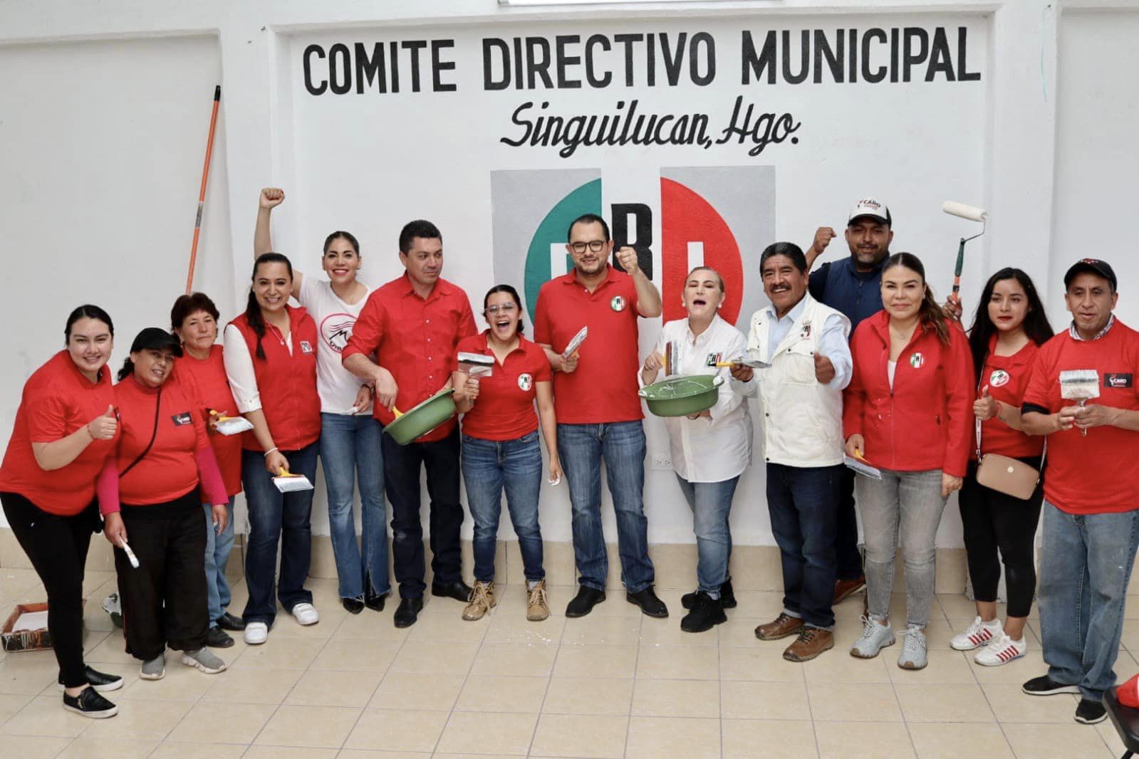 Parientes de Omar Fayad siguen en el PRI