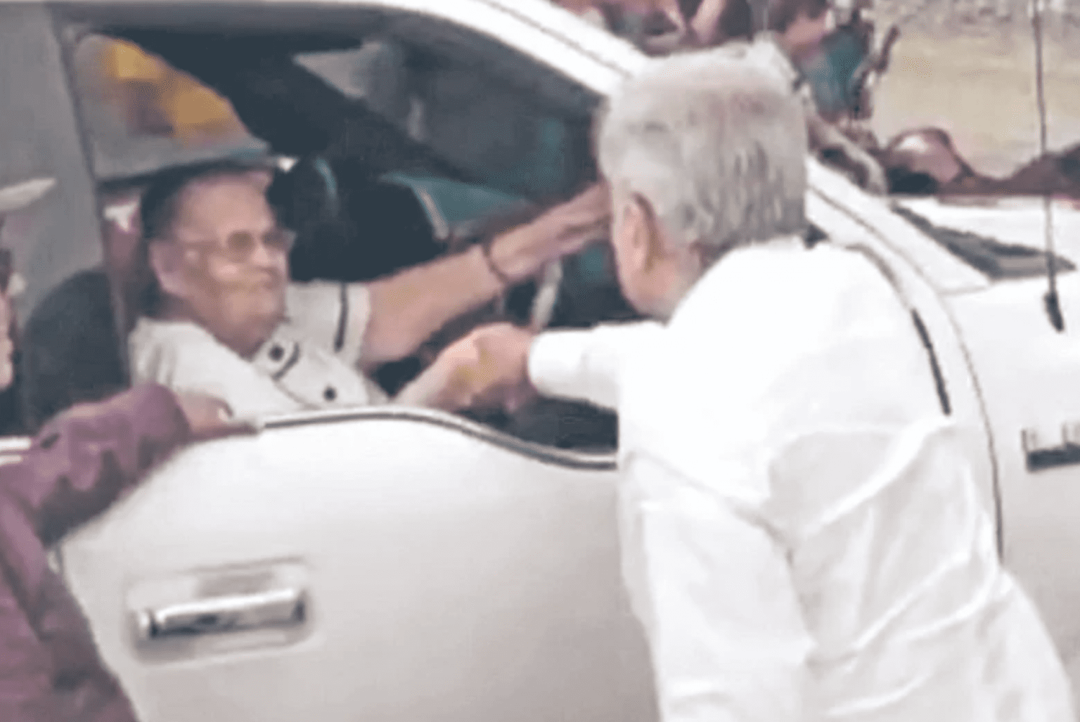 Haber saludado a mama del Chapo fortalece vínculo de AMLO con crimen