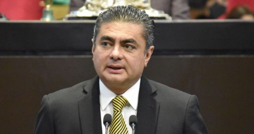 Se van otros tres diputados del PRD