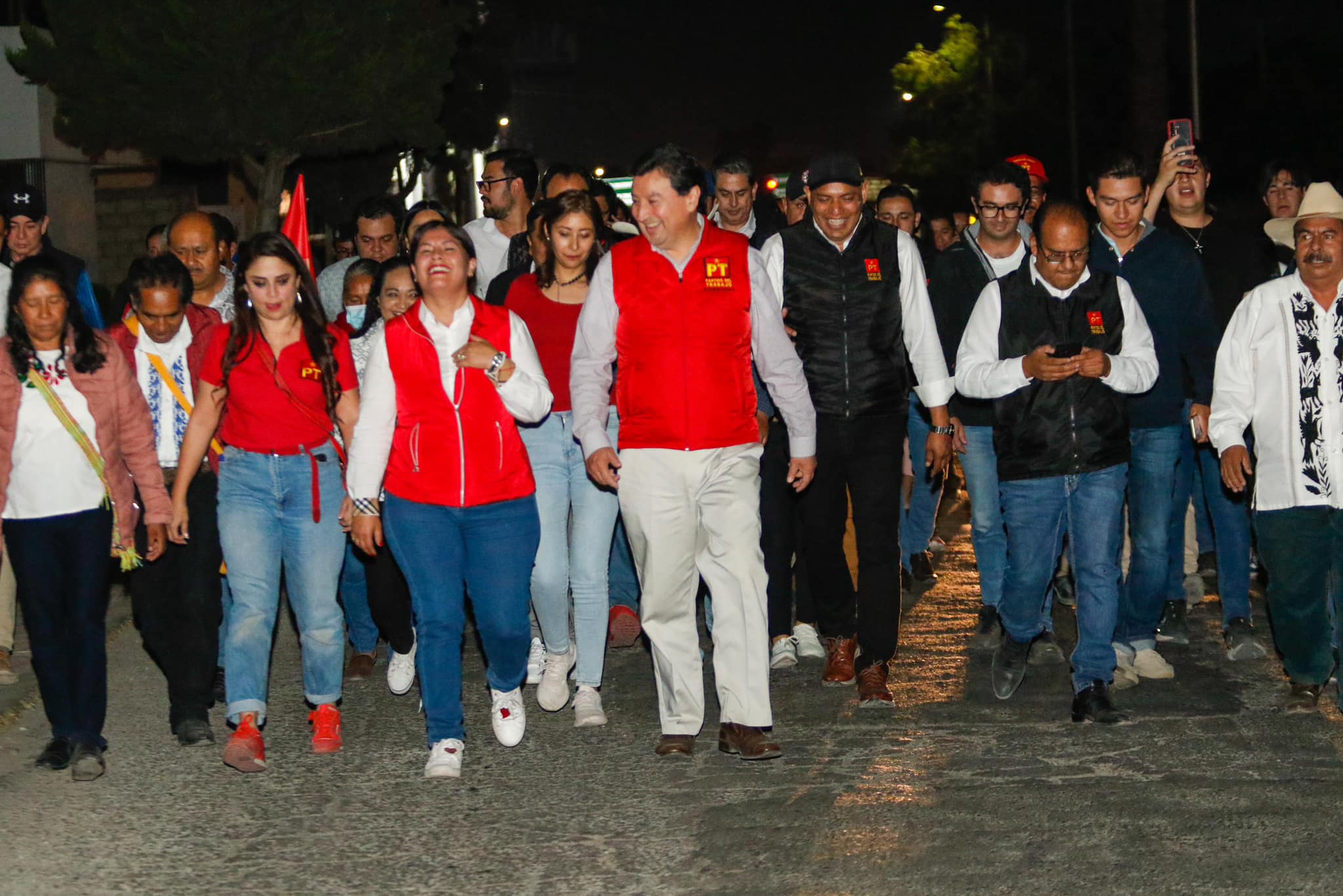 Presenta PT lista de candidatos a alcaldes