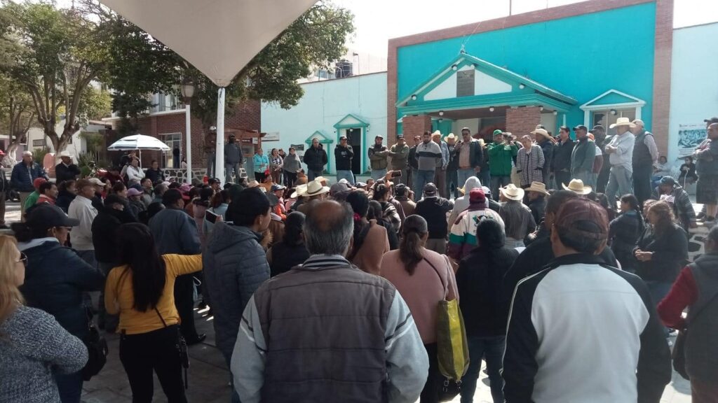 Protestam también en Singuilucan por falta de agua