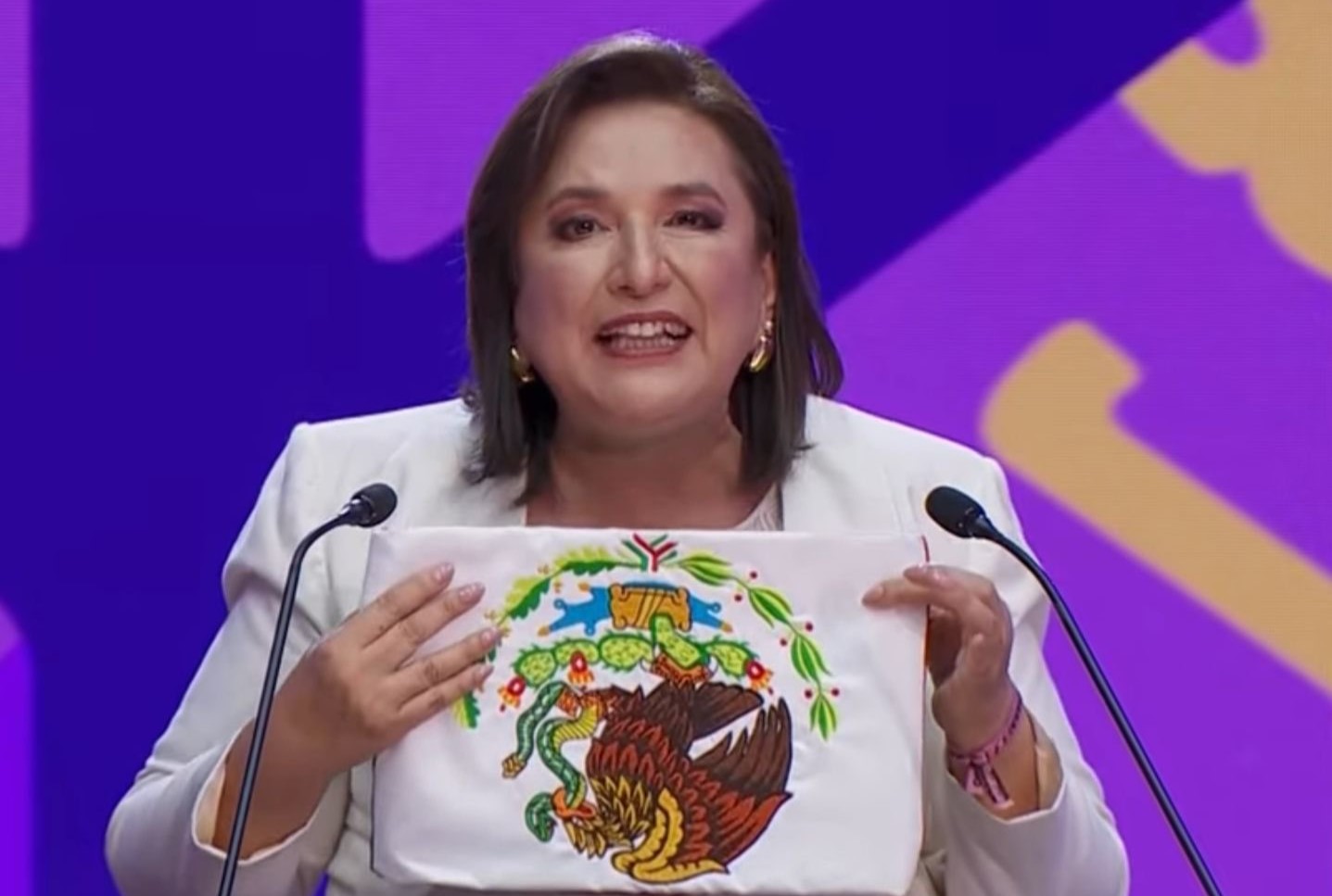 No al uso de embajadas, dice Gálvez