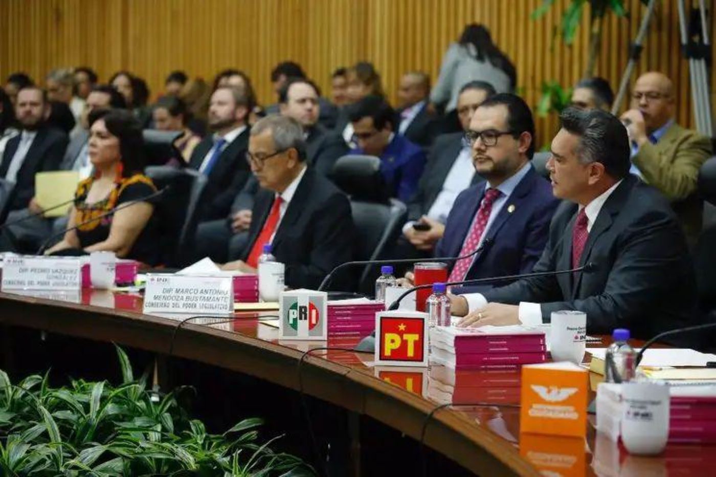 PRI pide que candidatos de Morena no usen programas sociales
