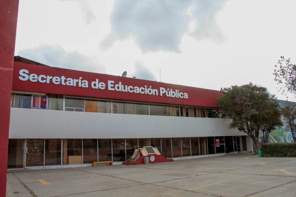 Firman convenio SEPH-UPMH y PGJEH