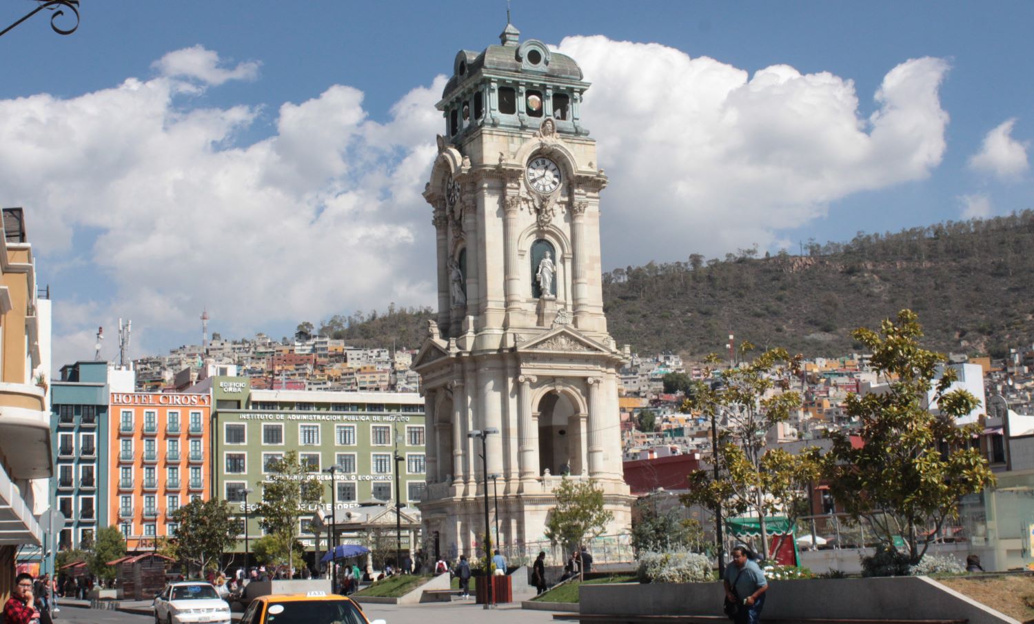 Fuera de plazo reconstrucción del Reloj