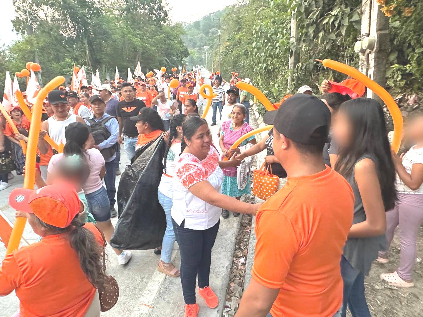 Yara Cortés de MC sigue en campaña en Huehuetla