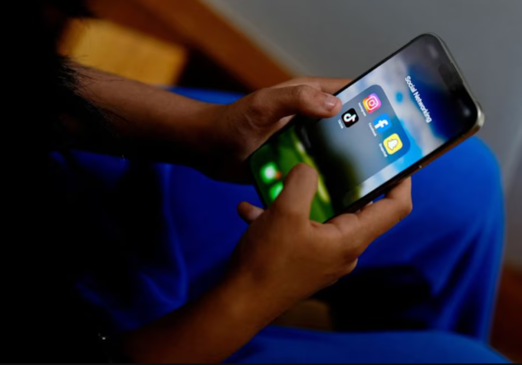 Australia aprobó la ley que prohíbe el uso de redes sociales para menores de 16 años