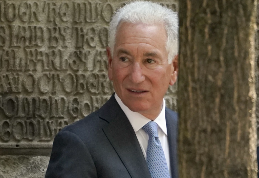 Trump elige al padre de su yerno como embajador en Francia; fue acusado de fraude fiscal