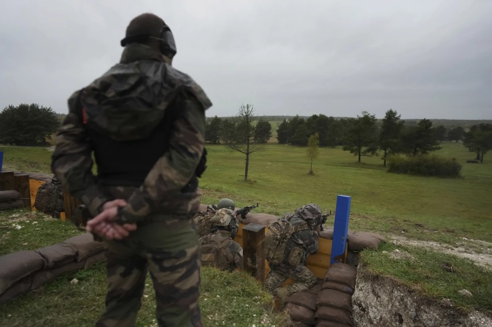 Francia busca fortalecer a Ucrania en punto crítico de la guerra