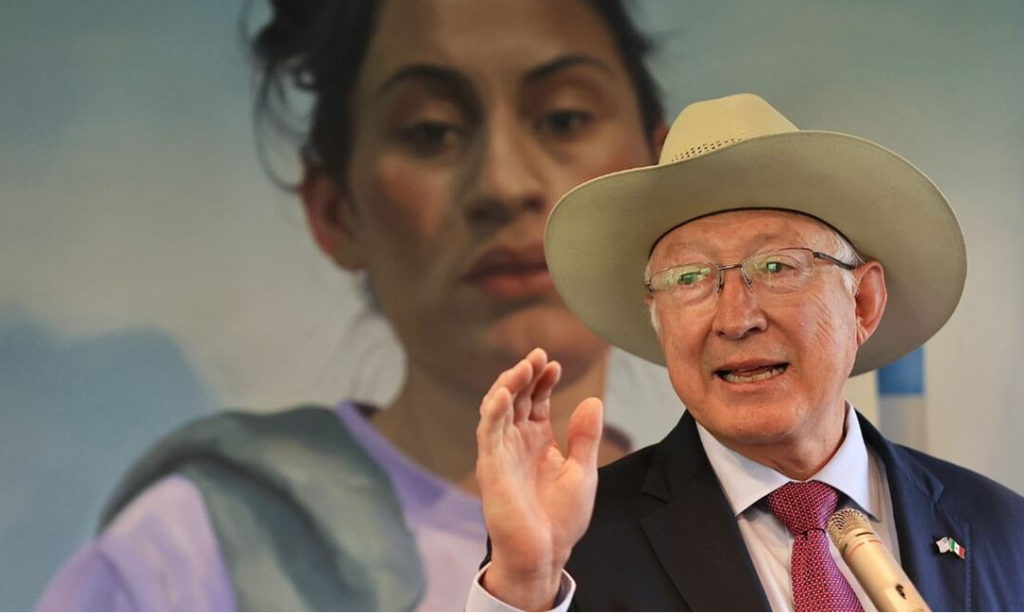 Solución para migración irregular es el desarrollo del sureste de México: Ken Salazar