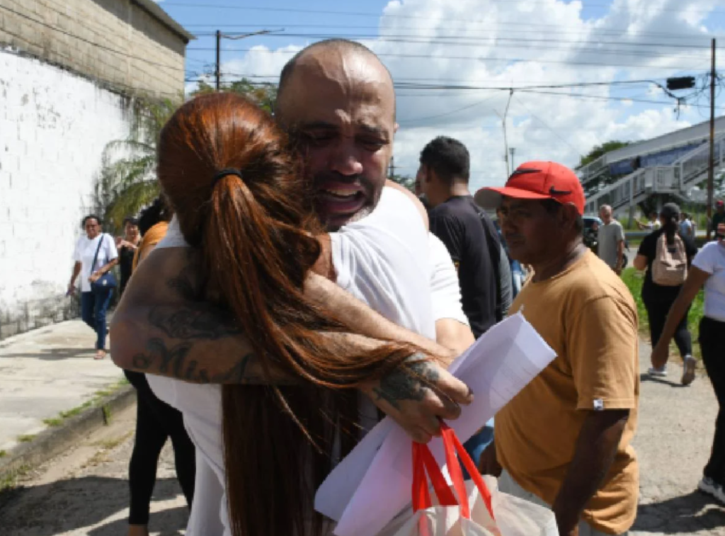 Venezuela libera a más de un centenar de detenidos