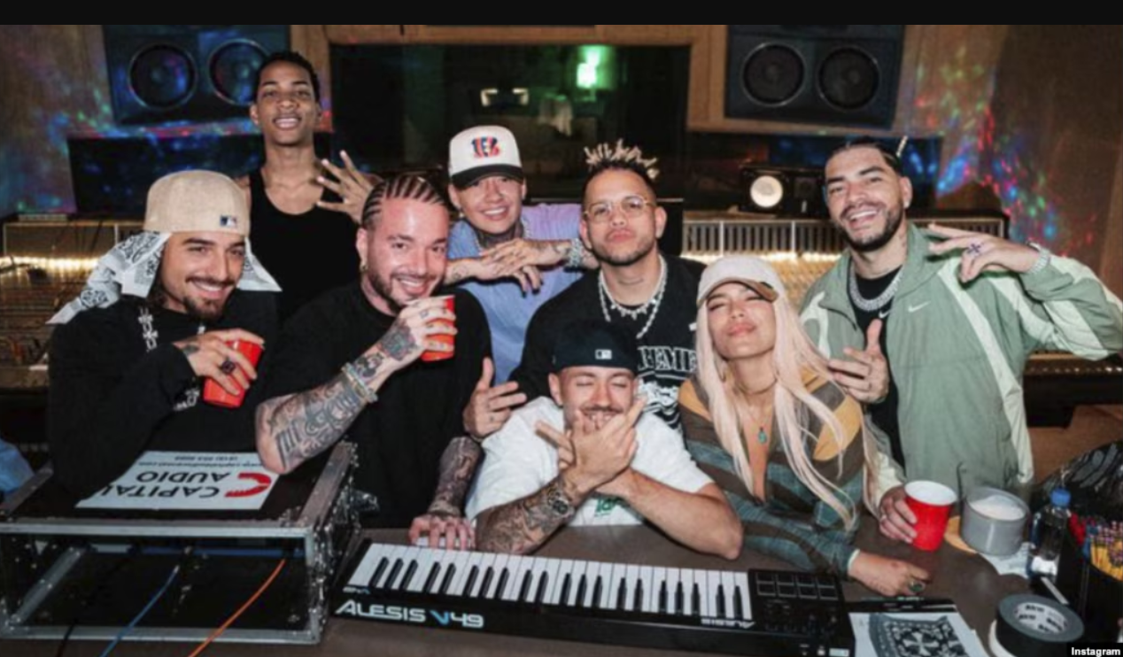 Cambian la letra de '+57' tras polémica y disculpas de Karol G