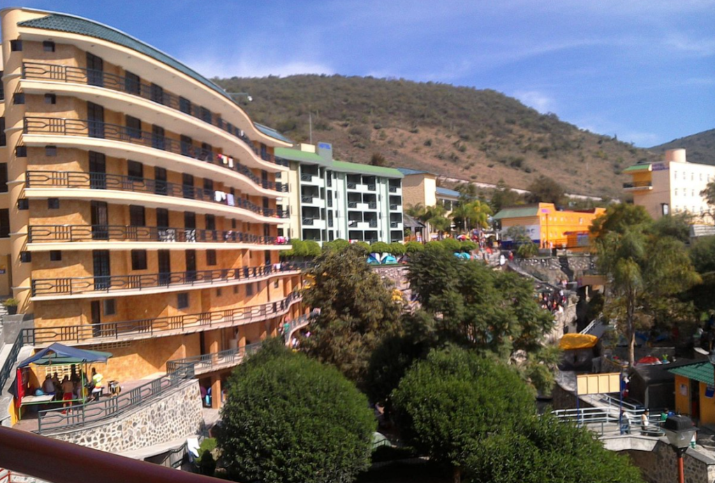 Seis personas lesionadas en riña campal en el balneario Santa María Amajac