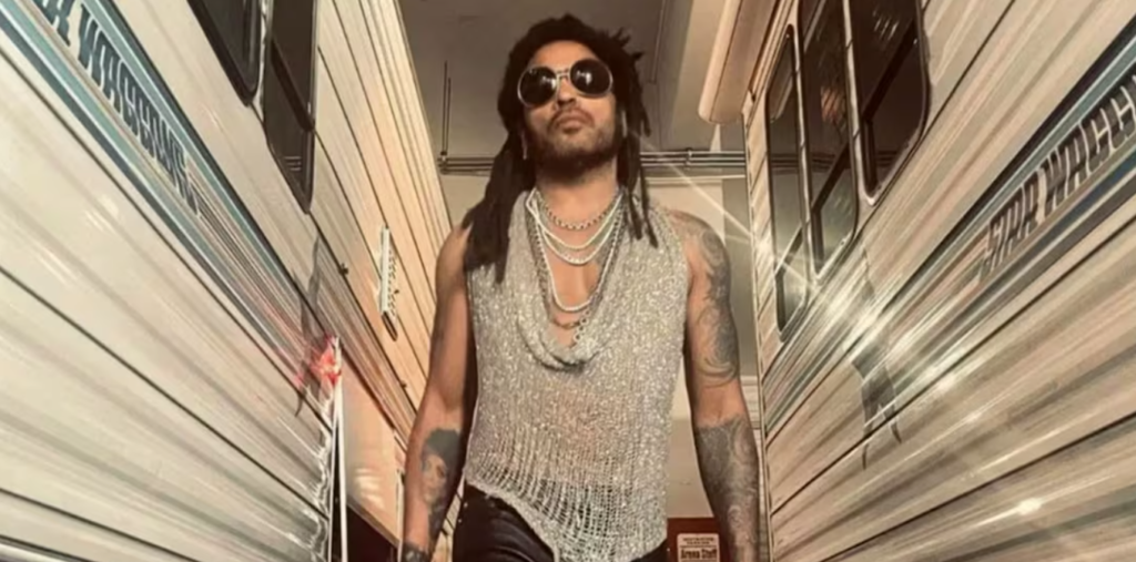 Lenny Kravitz presume foto en un puesto de tortas en CDMX