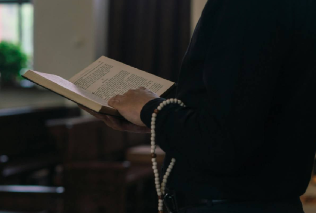 Arrestan a pastor por uso de cámaras espía en Texas