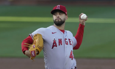 Patrick Sandoval firma dos temporadas con los Red Sox de Boston