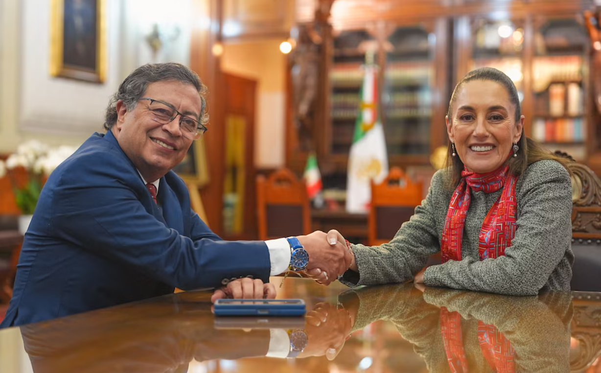 Petro quiere vender casa de embajador en México