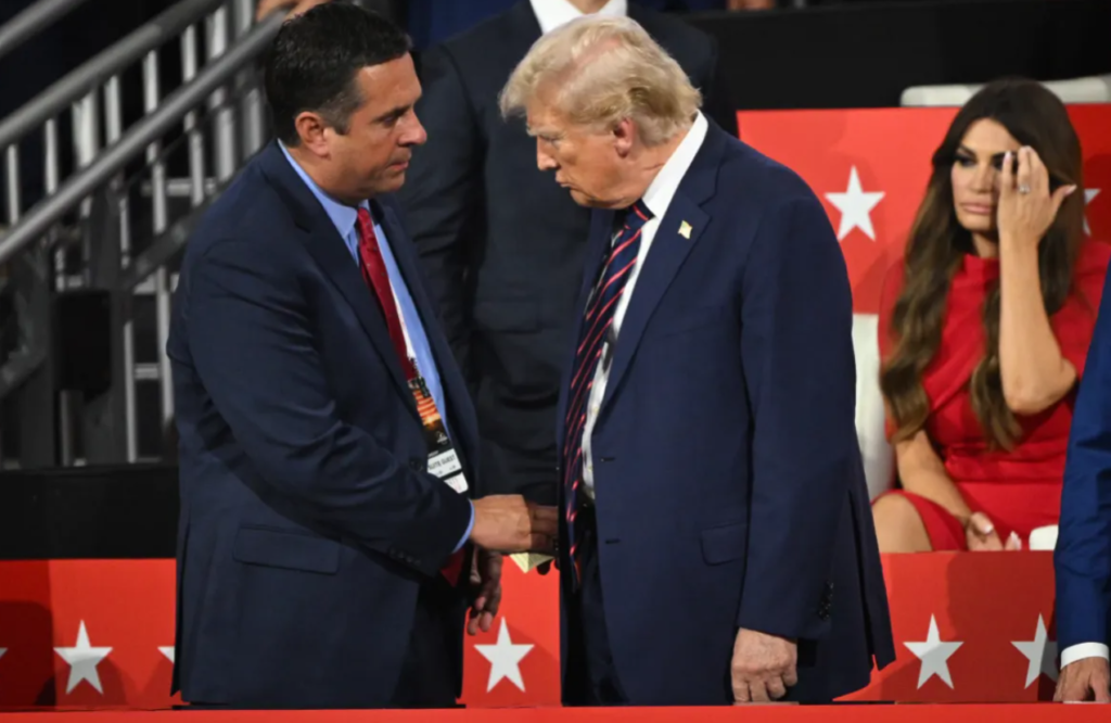 Trump designa a sus aliados Devin Nunes y Richard Grenell en puestos clave