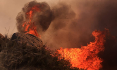 Miles de personas evacuadas por imparable incendio forestal en Malibú