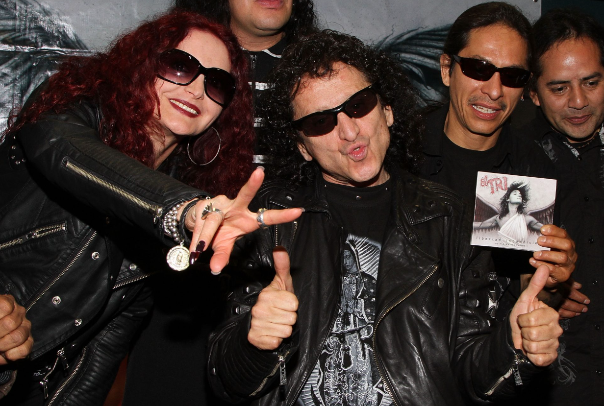 Alex Lora y Chela Lora ofrecen concierto gratuito en los vagones del tren Suburbano de la CDMX
