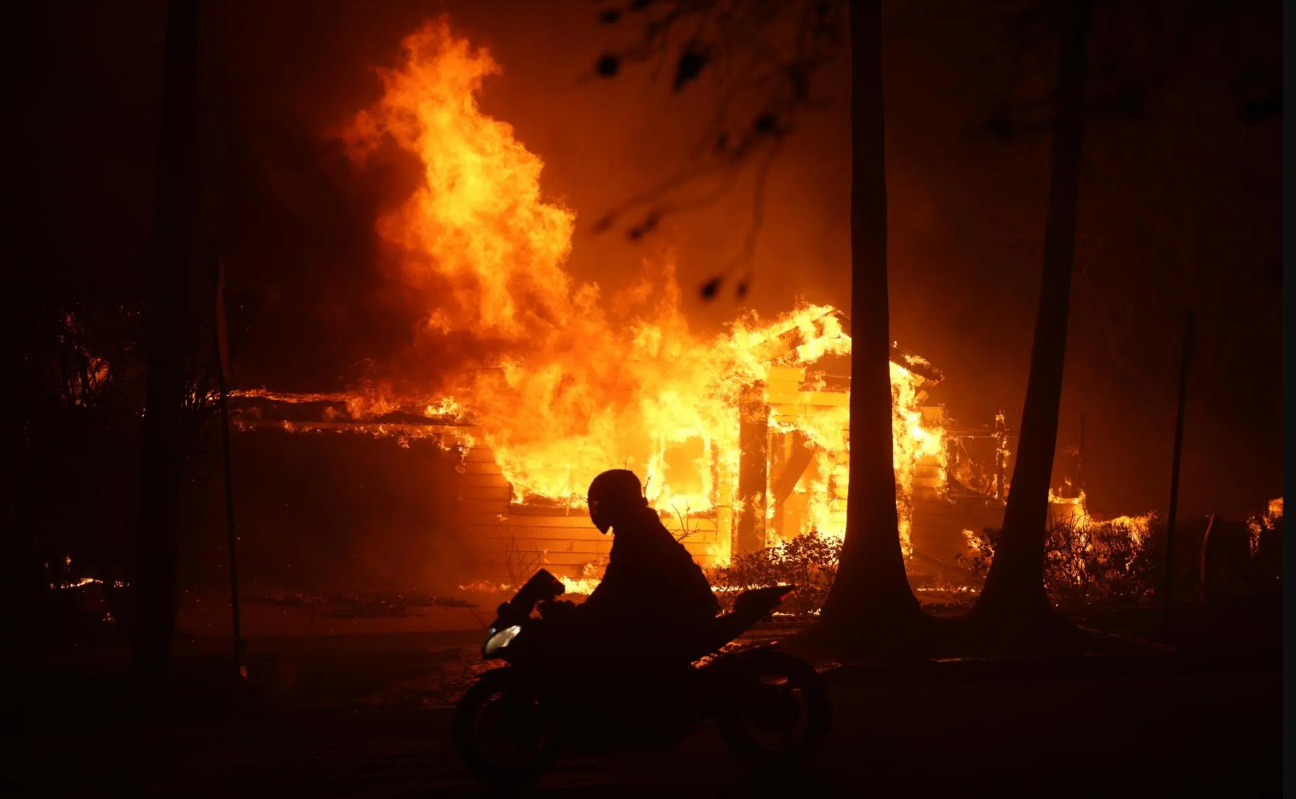 Aumentan víctimas mortales por incendios en Los Ángeles