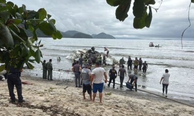 VIDEO: Avioneta se estrella y explota en playa de Brasil
