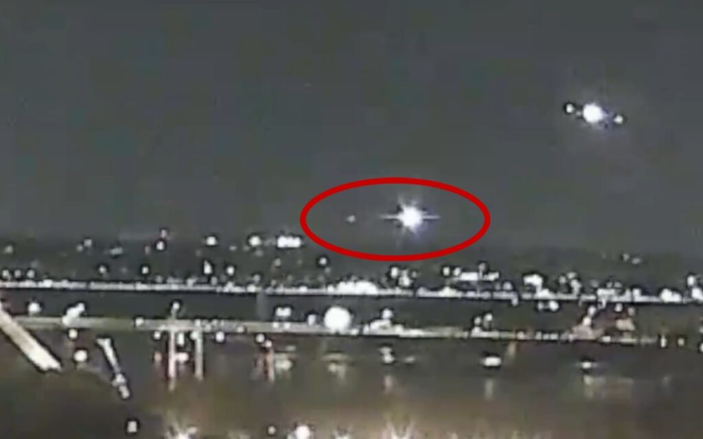Accidente aéreo en Washington: Medios reportan la recuperación de varios cuerpos y el hallazgo de una caja negra