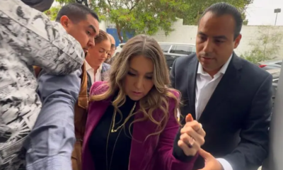 Alicia Villarreal acude a la Fiscalía para ratificar denuncia contra Cruz Martínez