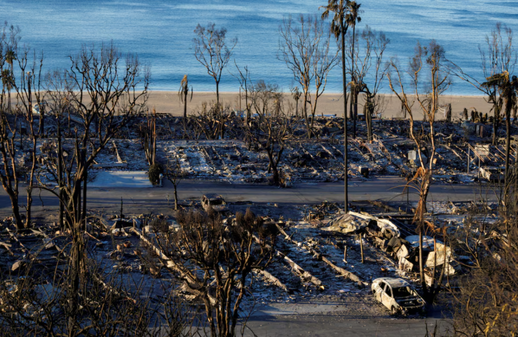 Autoridades confirman la contención total de los incendios Palisades y Eaton en California