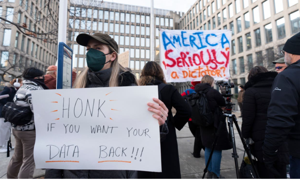 Comenzaron los despidos masivos en las agencias federales