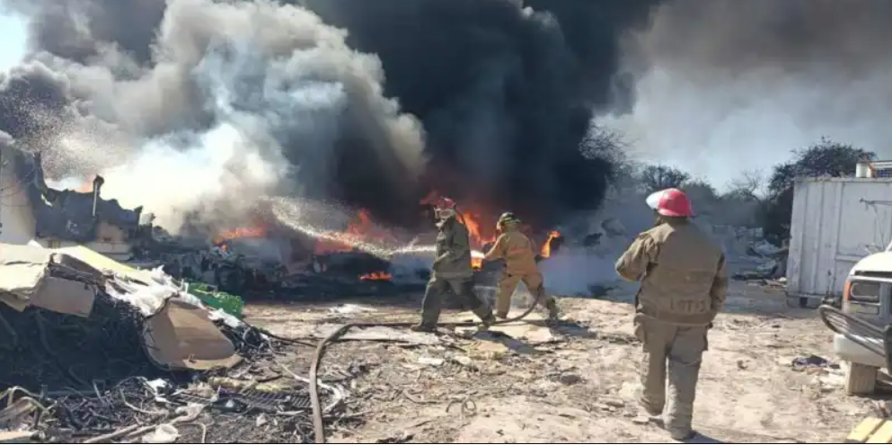 Incendio consume recicladora en Nuevo León