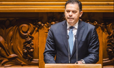 Cae el gobierno de Portugal tras perder el primer ministro una moción de confianza