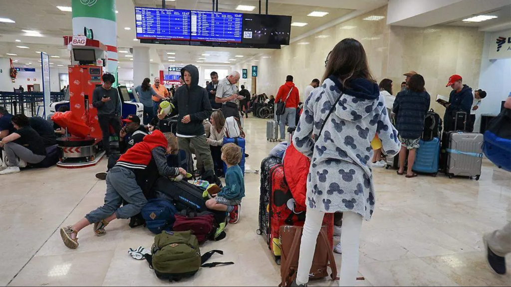 Petro acusa que sus ciudadanos sufren abusos en aeropuertos de México